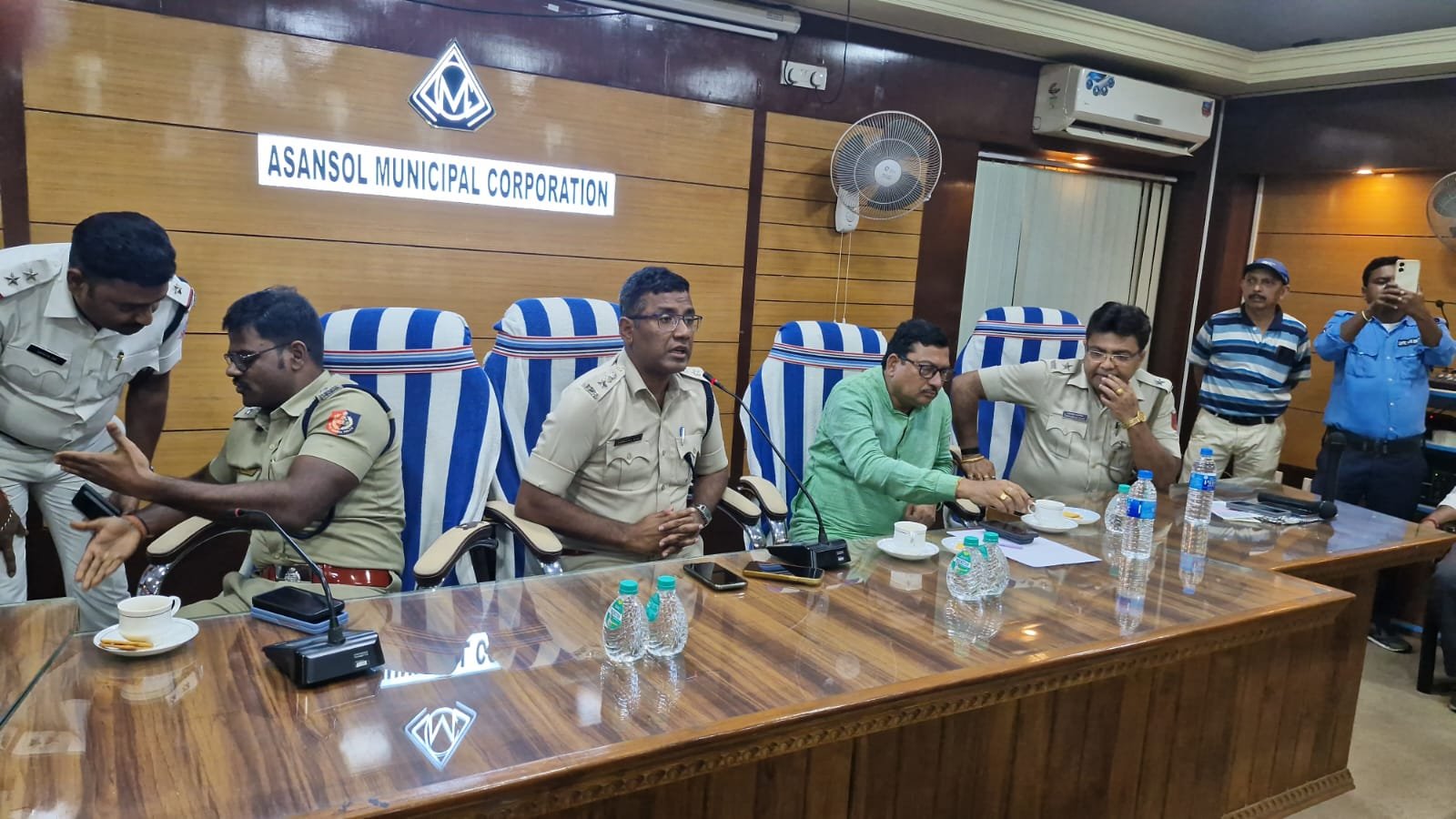 124 दुर्गा पूजा कमेटियों को मिला राज्य सरकार का अनुदान 2 124 दुर्गा पूजा कमेटियों को मिला राज्य सरकार का अनुदान 2