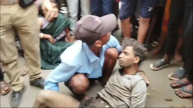 CISF की पिटाई से युवक की मौत फैक्ट्री गेट पर हंगामा