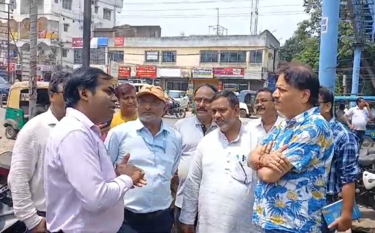 বিদ্যুৎ ও রেল বিভাগের সাথে যৌথ উদ্যোগে পাঁচমুখী ব্রিজের সমস্যার দ্রুত সমাধান! 1 IMG 20240906 123444