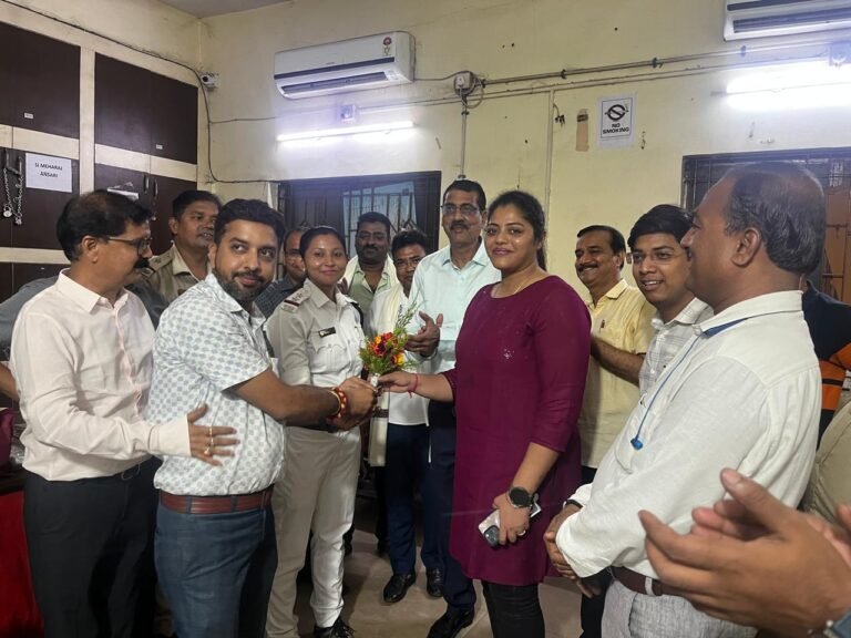 আসানসোলের পুলিশ দিবসে মারোয়ারি সম্মেলনের দ্বারা পুলিশ কর্মকর্তাদের সম্মাননা 1 police day 2