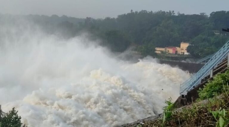 দুর্গাপূজার আগে বৃষ্টির আতঙ্কে রাজ্যের ব্যবসায়ী ও আয়োজকরা 1 rainfall