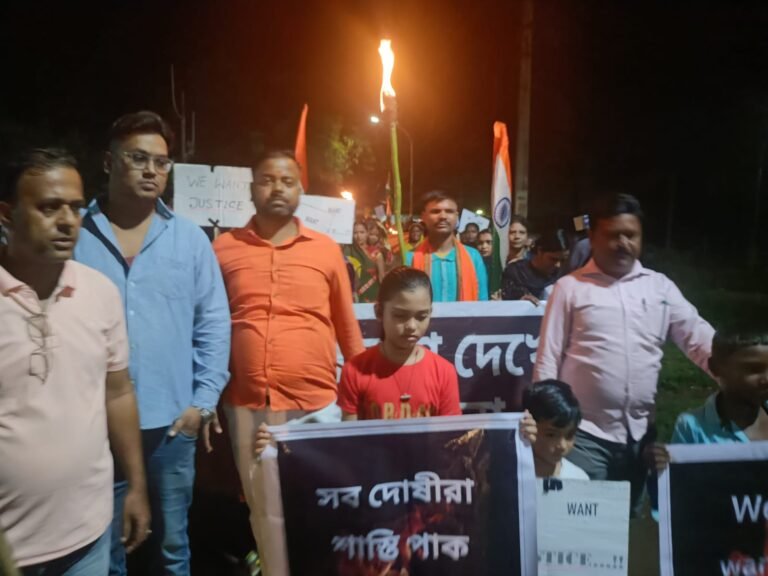 कुल्टी में कैंडल मार्च: महिला सुरक्षा को लेकर भाजपा ने की बड़ी मांग! 1 कुल्टी में कैंडल मार्च महिला सुरक्षा को लेकर भाजपा ने की बड़ी मांग