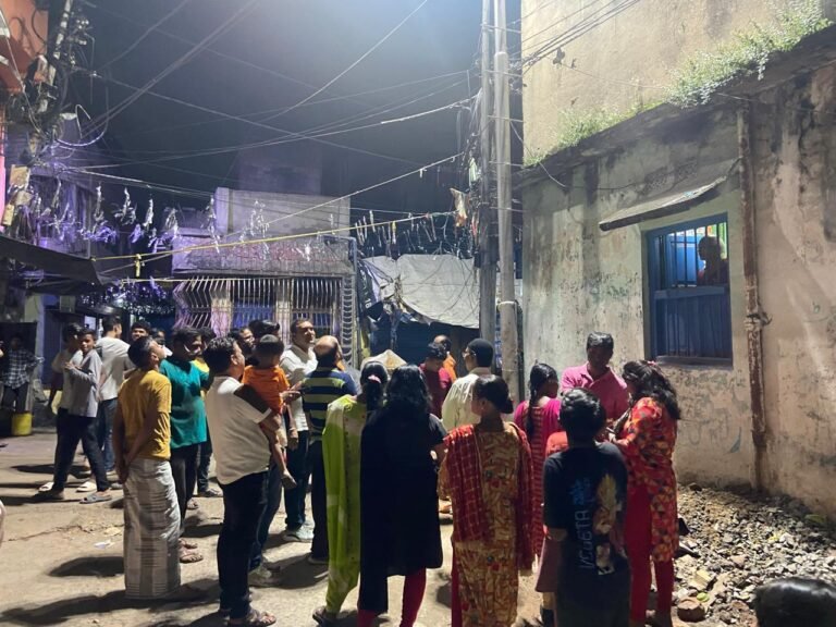 মলয় ঘটকের নির্দেশে ওয়ার্ড ৪৭-এ বসানো হল হাই মাস্ট লাইট 1 IMG 20241010 WA0031