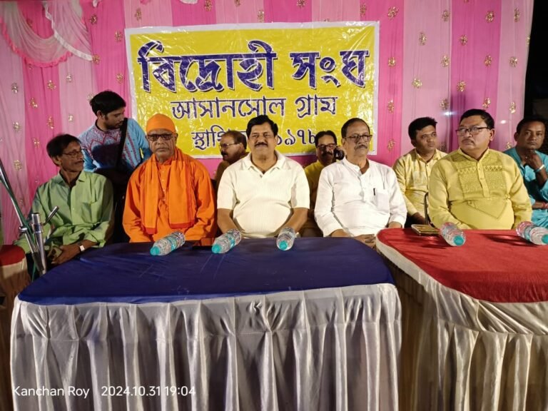 মলয় ঘটক উদ্বোধন করলেন আসানসোলের বিদ্রোহী সংঘের কালীপূজা 1 IMG 20241101 WA00151