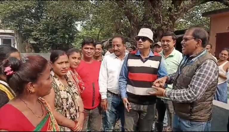 বার্নপুরে শিব মন্দির রক্ষায় স্থানীয়দের আন্দোলন, আইএসপির কাজ স্থগিত 1 IMG 20241127 143333