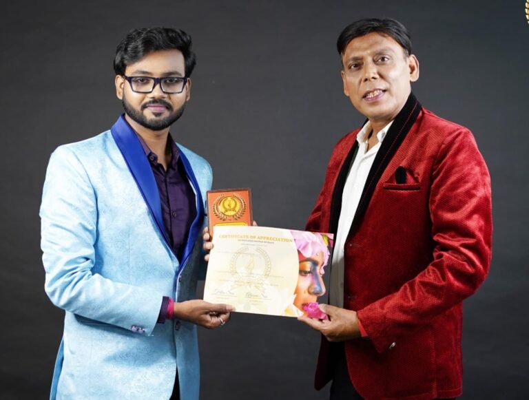 दुर्गापुर के संजय सिन्हा को किंग ऑफ फैशनिट में मिला 'बेस्ट मॉडल' का खिताब! 1 sanjay sinha best model award king