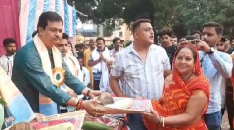 छठ पूजा के लिए पश्चिम बंगाल में 400 साड़ी और सामग्री वितरण! 1 screenshot 20241102 180412 whatsappbusiness7895897543504707674 800x445 1