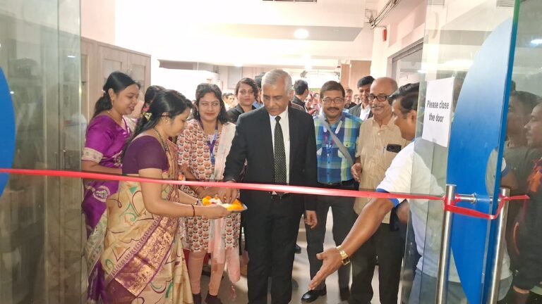 विश्व एड्स दिवस: दुर्गापुर में 100 लोगों ने किया रक्तदान, जागरूकता का संदेश 1 1