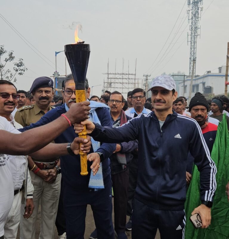 উখড়ায় ‘নারী সুরক্ষা’ বার্তায় রোটারি ক্লাবের ম্যারাথন সম্পন্ন 1 IMG 20241225 WA0071