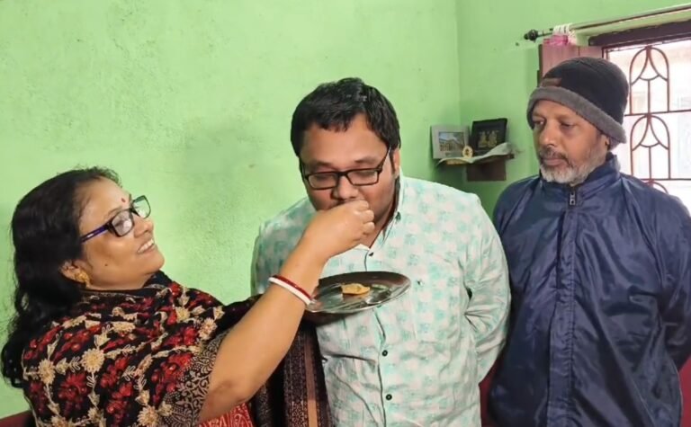 आईएसएस में पूरे देश में टॉप आया आसनसोल का सिंचन स्निग्धा अधिकारी 1 IMG 20241214 153909