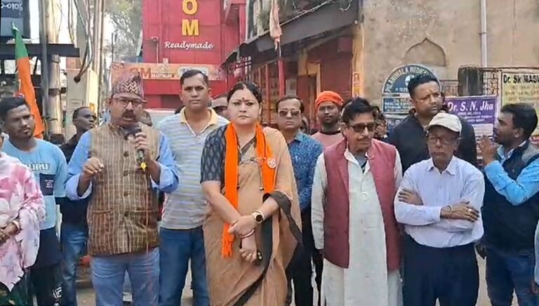 कुल्टी के नियामतपुर में भाजपा सदस्यता अभियान में भाग ली अग्निमित्रा पॉल दिखी अपनी चिर परिचित अंदाज 1 IMG 20241218 131803