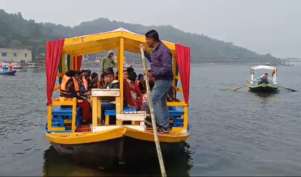 क्रिसमस में आकर्षण का केंद्र रहा मैथन, उमड़ रहें प्रयेटको की भीड़ 3 IMG 20241225 134835