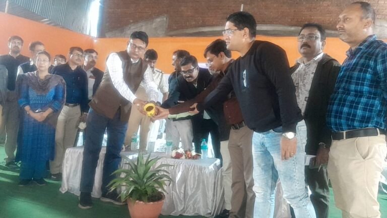 बाराबनी: 100 गरीब परिवारों को मिला धुआं रहित चूल्हा, महिलाओं में खुशी। 1 a2c3ef20 695e 4381 8c71 dafaa3095ae3