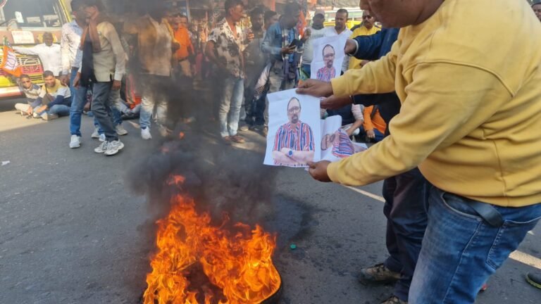 तृणमूल नेता की टिप्पणी पर BJP का प्रदर्शन, महिलाओं के सम्मान की मांग। 1 b9eaaa82 31d4 4560 9a68 14fd1f6f707c