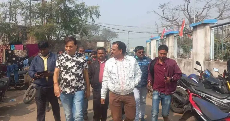 বিধান উপাধ্যায়ের উদ্যোগে নেতাজির জন্মজয়ন্তীতে বারাবনিতে ৫,০০০ জনের মধ্যে শাড়ি বিতরণ 1 1