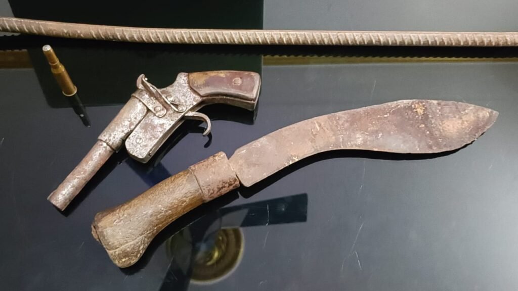 रानीगंज पुलिस का बड़ा एक्शन! डकैती से पहले 8 बदमाश गिरफ्तार, हथियार बरामद 2 2 1