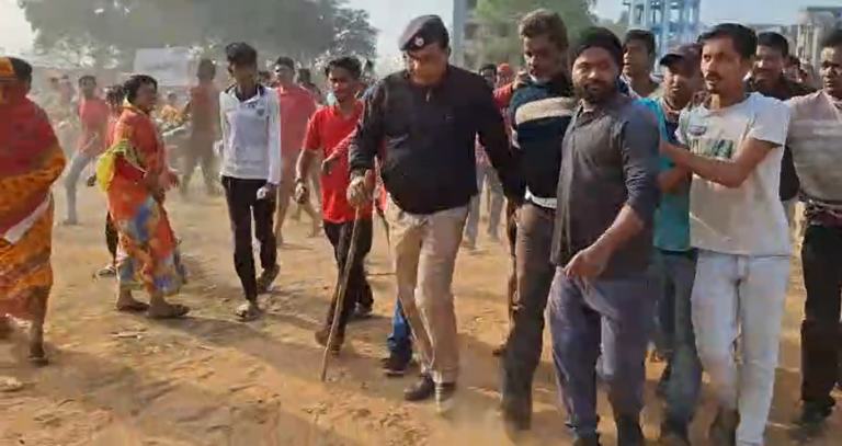 গরু চুরি সন্দেহে গণধোলাই! জামুরিয়ায় উত্তেজনা, পুলিশের হস্তক্ষেপে রক্ষা 1 Screenshot 2025 01 09 110105