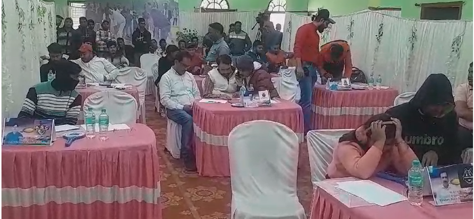 বারাবনিতে "এমএলএ ২০২৫ কাপ" ফুটবল টুর্নামেন্টের উন্মাদনা, শুরু হল প্লেয়ার অকশন! 2 Screenshot 2025 01 14 181827