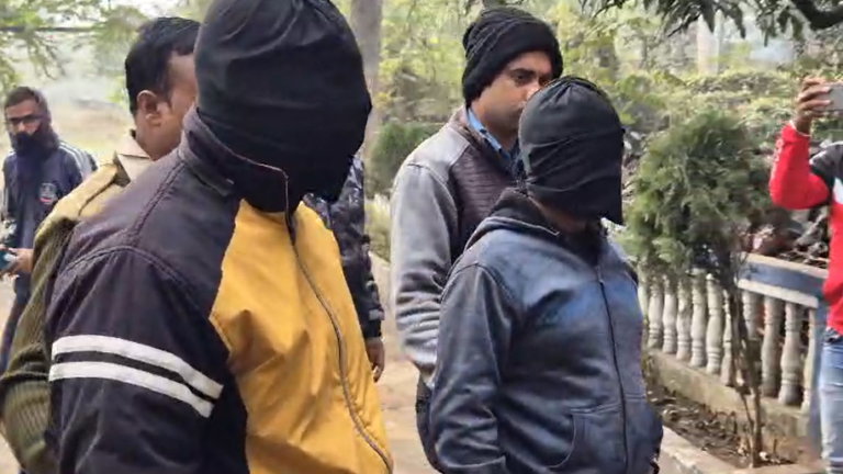 आसनसोल में ड्रग तस्करों पर पुलिस की बड़ी कार्रवाई, 250 ग्राम ड्रग्स के साथ दो गिरफ्तार! 1 Screenshot 2025 01 15 105933