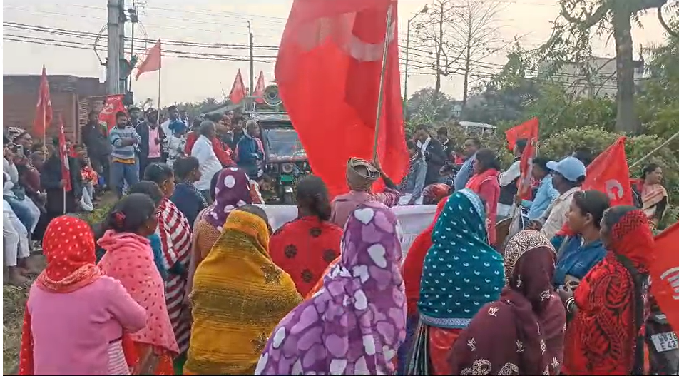 তৃণমূলের ছত্রছায়ায় চলছে বালি চোরাবাজার! বিস্ফোরক অভিযোগ সিপিআইএমের 2 Screenshot 2025 01 17 195542