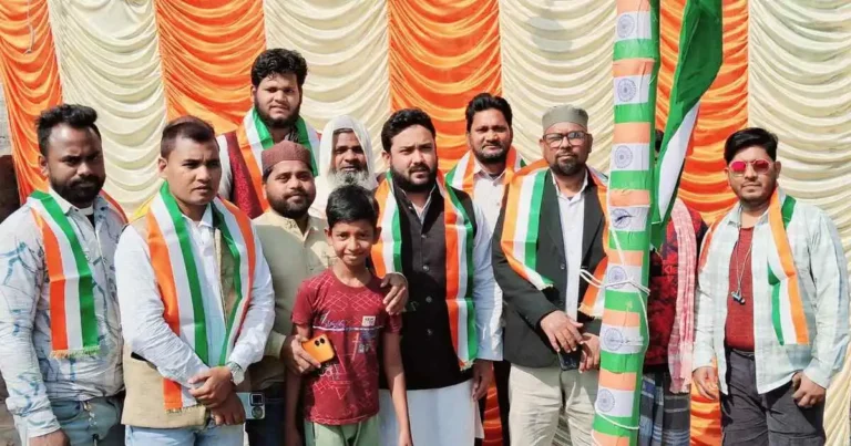 आसनसोल के कुरैशी मोहल्ला में एआईएमआईएम ने तिरंगा लहराया, दिखा देशभक्ति का जोश 1 aimim republic day