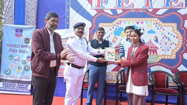 আসানসোলে চালু হলো ‘যাত্রী সাথী অ্যাপ’, এখন থেকে যাত্রা হবে ১০০% নিরাপদ! 1 safe travel with yatri saathi app launched in asansol west bengal