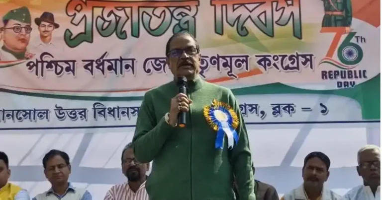 ৭৬তম প্রজাতন্ত্র দিবসে আসানসোল রাহা লাইনে দেশাত্মবোধের উচ্ছ্বাস 1 tmc republic day2