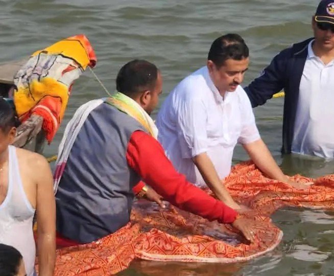प्रयागराज महाकुंभ में बीजेपी नेता शुभेंदु अधिकारी! सनातन धर्म और हिंदू परंपरा का सम्मान 3 2025022292