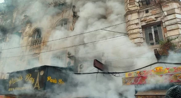 कोलकाता के धर्मतला में आग का तांडव, दमकल विभाग का रेस्क्यू ऑपरेशन जारी 3 Screenshot 2025 02 01 10 36 11 61 40deb401b9ffe8e1df2f1cc5ba480b12