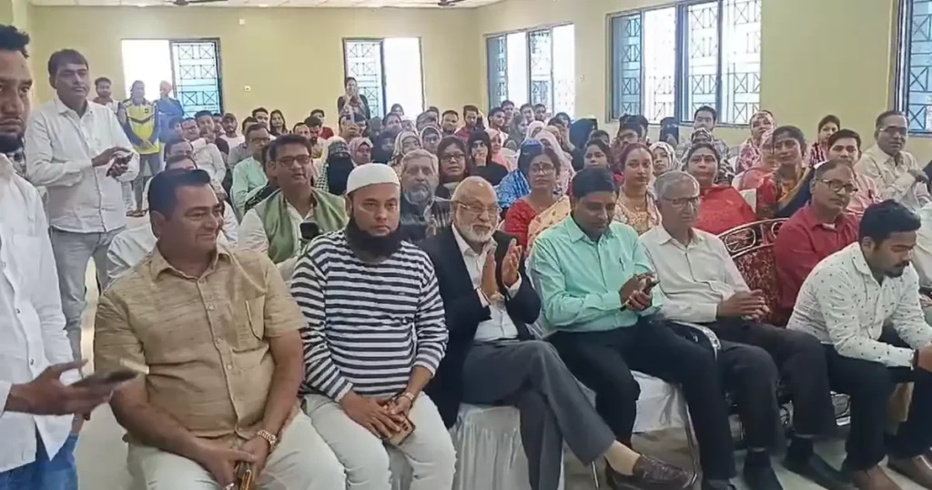 আসানসোলে "দ্য লাইফ অব ওমেন" বইয়ের জমকালো প্রকাশ! শত্রুঘ্ন সিনহার প্রশংসা 2 asansol book launch the life3