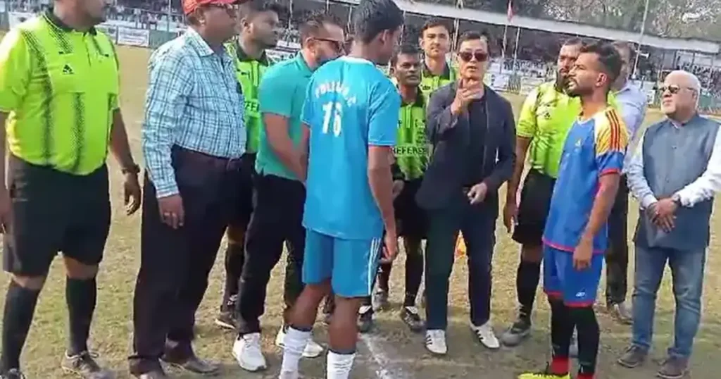 বার্নপুরে ফুটবল মহাযুদ্ধ! বাইচুং ভুটিয়ার উদ্বোধনে জমকালো টুর্নামেন্ট 3 burnpur football tournament2