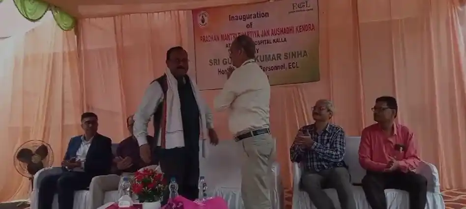 आसनसोल के कल्ला हॉस्पिटल में जन औषधि केंद्र का उद्घाटन, अब सस्ती दवाएं होंगी उपलब्ध! 3 janswasthya kendra kalla hospital asansol