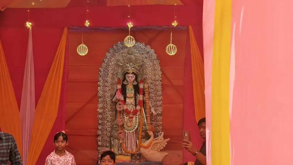 इशमाइल गुरु नानक पाली में हठात संघ का सरस्वती पूजा उत्सव: रंगारंग सांस्कृतिक प्रतियोगिताएं 3 saraswati puja2