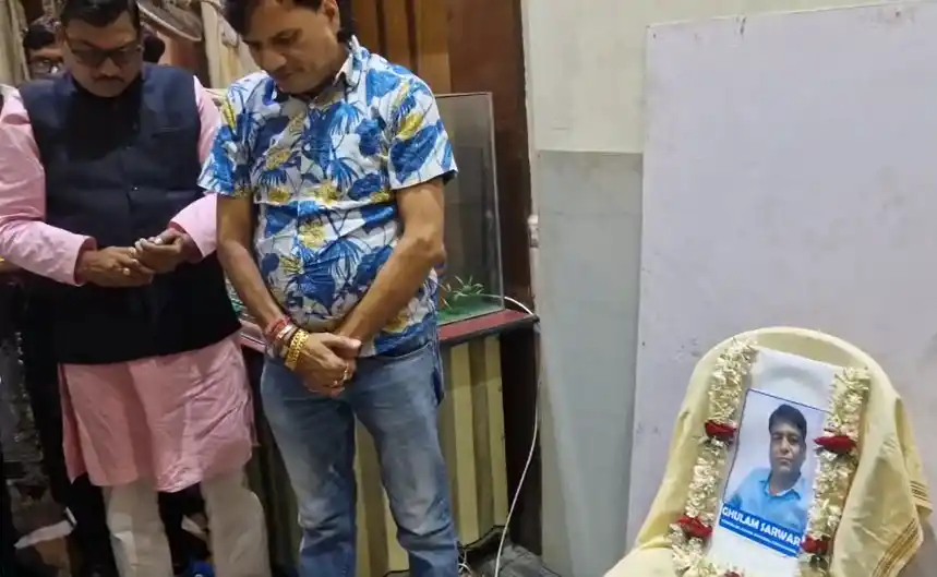 आसनसोल नगर निगम में दिवंगत पार्षद गुलाम सरवर को दी गई श्रद्धांजलि, आधे दिन की छुट्टी 3 tribute councilor gulam sarwar2