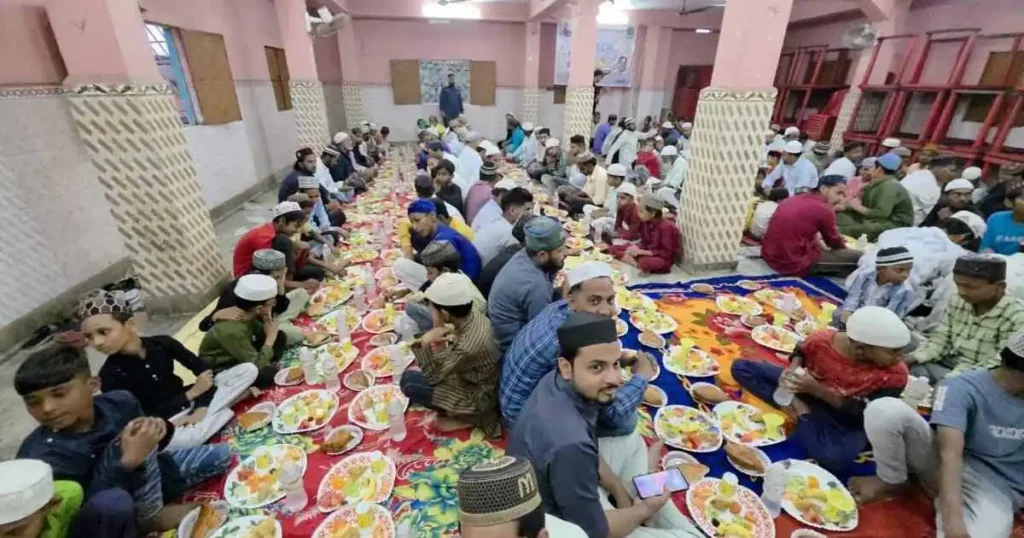 असनसोल में एआईएमआईएम की भव्य इफ्तार पार्टी, 600 लोगों ने मिलकर खोला रोज़ा! 3 aimim iftar party asansol 2