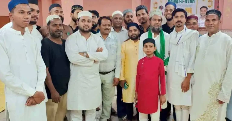 असनसोल में एआईएमआईएम की भव्य इफ्तार पार्टी, 600 लोगों ने मिलकर खोला रोज़ा! 1 aimim iftar party asansol