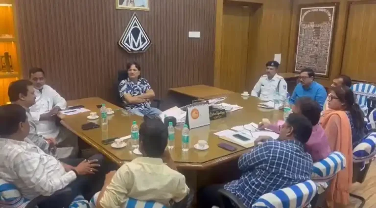 আসানসোলে যানজট, পরিষ্কার-পরিচ্ছন্নতা ও নাগরিক সুবিধা নিয়ে গুরুত্বপূর্ণ বৈঠক! 1 asansol traffic cleaning water supply meeting mayo