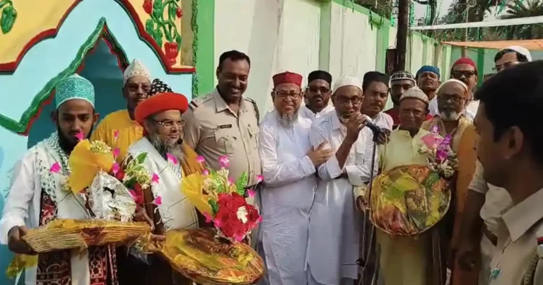 ঈদের আনন্দ ভাগ করে নিলেন পুলিশ! ফল, মিষ্টি ও পুস্তক বিতরণ করলেন আধিকারিকরা! 1 eid namaz celebration bidhan nagar