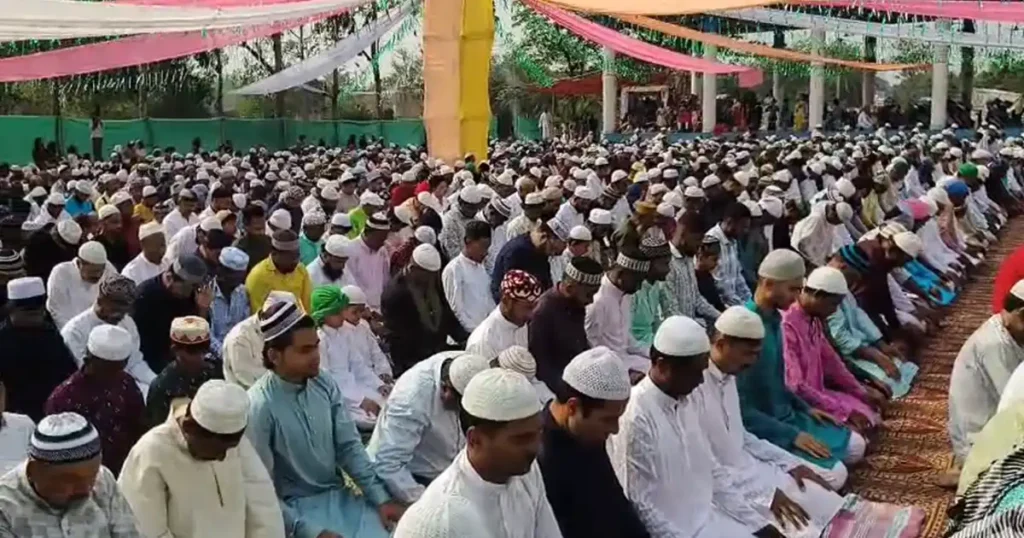 ঈদের আনন্দ ভাগ করে নিলেন পুলিশ! ফল, মিষ্টি ও পুস্তক বিতরণ করলেন আধিকারিকরা! 3 eid namaz celebration bidhan nagar2