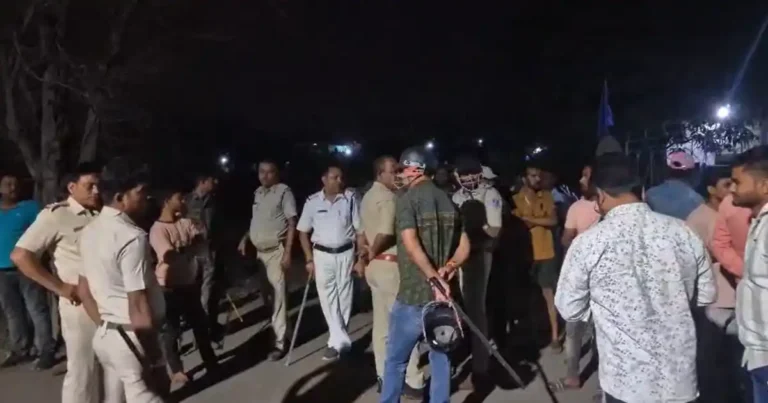 কুলটিতে সরকারি জমি দখলকে ঘিরে রণক্ষেত্র! ইট-পাটকেল, সংঘর্ষে আহত বহু 1 illegal land encroachment violence kulti clash