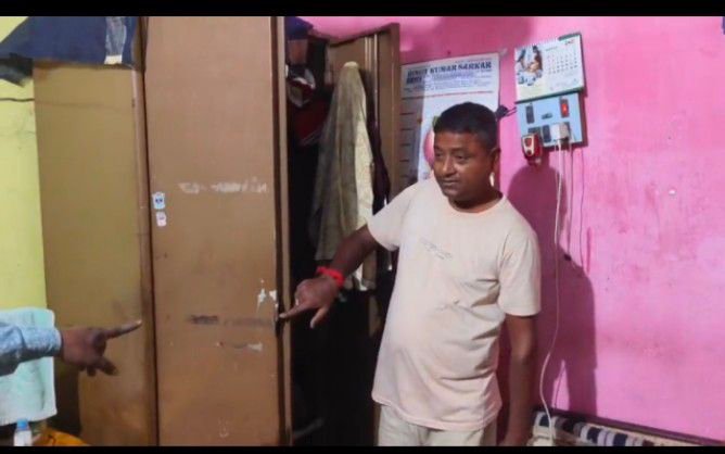 বার্ণপুরে দুঃসাহসিক চুরি! লক্ষাধিক টাকার গহনা ও নগদ উধাও 1 screenshot 2025 0330 2134445943512598095995805