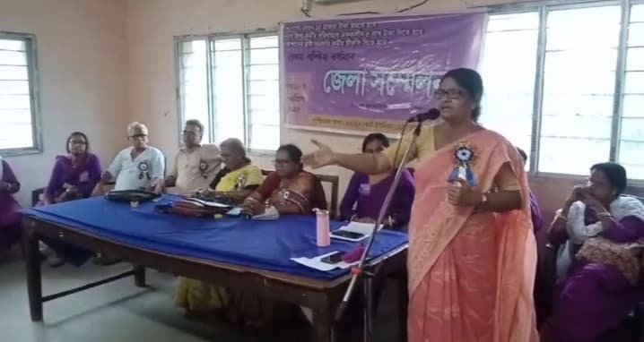 "৫২০০ টাকায় নয়, চাই সম্মানজনক বেতন!" আসানসোলে গর্জে উঠলেন আশা কর্মীরা 1 496cf02c 6354 4677 836f 6aa3c4a10f51