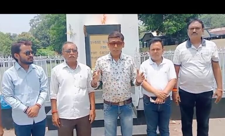 বার্ণপুরে শহিদদের উদ্দেশ্যে মানবাধিকার সংগঠনের শ্রদ্ধাঞ্জলি, “সেনা জিন্দাবাদ” ধ্বনিতে মুখর আকাশ 1 519d2051 2394 4966 981a c74ab3608a7c