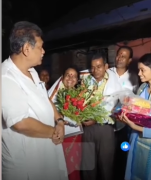 "বাড়ি পেয়েছেন তো?" – নরেন বাবুর প্রশ্নেই ফাঁস হল ‘উন্নয়নের’ মুখোশ, জনতার ধুন্ধুমার প্রতিক্রিয়া 1 Screenshot 2025 05 08 210844