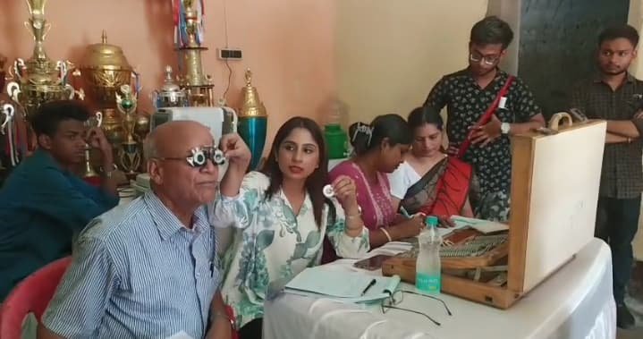 "দ্য লাইফ সেভার" সংস্থার উদ্যোগে শ্রীপল্লিতে স্বাস্থ্য শিবির, মন্ত্রী মলয় ঘটক সহ বহু বিশিষ্টজনের উপস্থিতি 2 2