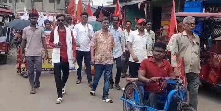 চুরুলিয়ায় সিপিএমের ধ্বনি— "চাকরি চাই, উচ্ছেদ নয়!" 1 8a602080 f97b 4c3c b421 3205538a28f2