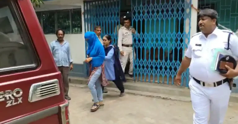 সীতারামপুরে গলা কাটা যুবকের রহস্য! সহকর্মী পাম্মি শর্মা গ্রেফতার 1 ezgif 2d7e514d03c182