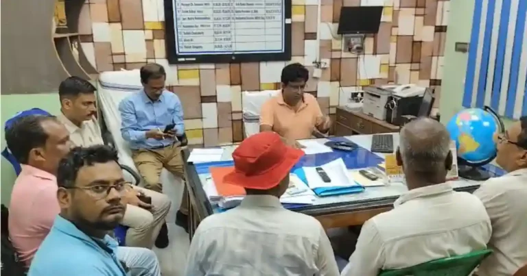 "BDO না TMC নেতা?" – প্রশাসনিক অফিসে দলীয় আচরণে বামেদের কড়া তোপ! 1 ezgif 7e92513b7bfd47