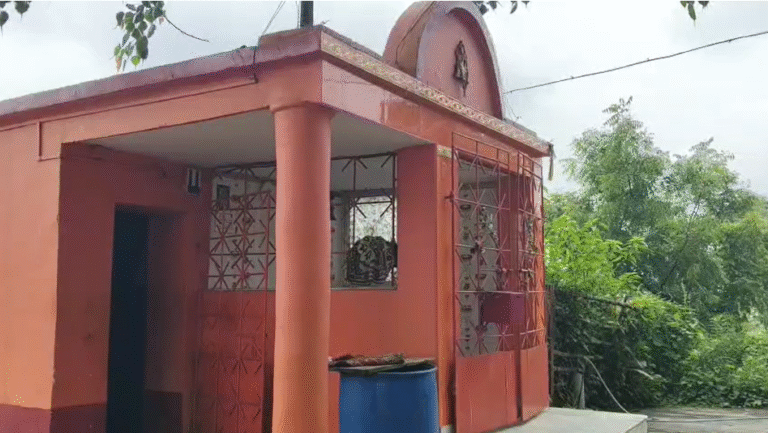 রাতের অন্ধকারে শিবমন্দিরে হামলা! সাধুর উপর চড়-থাপ্পড়, আতঙ্ক ছড়াল বরাকরে 1 Screenshot 2025 07 09 174637