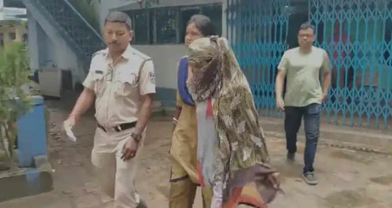 নাবালিকা হত্যাকাণ্ডে চাঞ্চল্য! অভিযুক্ত তরুণী গ্রেফতার নিয়ামতপুরে 1 ezgif 104df4e4e2edf9